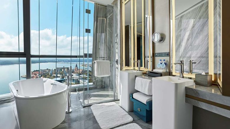 <b>Hilton Hainan Ocean Flower Island Room</b>. Images powered by <a href="https://iceportal.shijigroup.com/" title="IcePortal" target="_blank">IcePortal</a>.