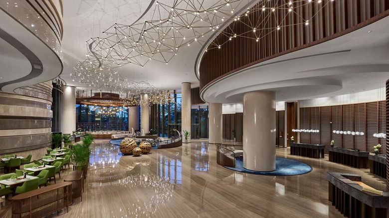 <b>Hilton Hainan Ocean Flower Island Lobby</b>. Images powered by <a href="https://iceportal.shijigroup.com/" title="IcePortal" target="_blank">IcePortal</a>.