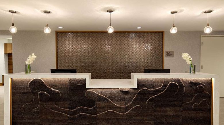 <b>Redondo Beach Hotel Lobby</b>. Images powered by <a href="https://iceportal.shijigroup.com/" title="IcePortal" target="_blank">IcePortal</a>.