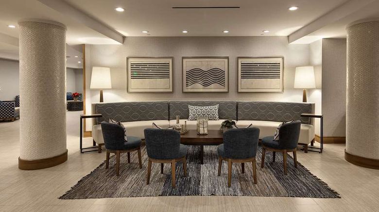 <b>Redondo Beach Hotel Lobby</b>. Images powered by <a href="https://iceportal.shijigroup.com/" title="IcePortal" target="_blank">IcePortal</a>.