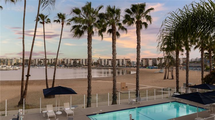 Jamaica Bay Inn Marina del Rey Pool