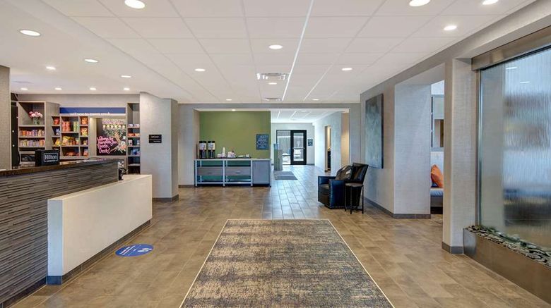 <b>Hampton Inn Queen Creek Lobby</b>. Images powered by <a href="https://iceportal.shijigroup.com/" title="IcePortal" target="_blank">IcePortal</a>.