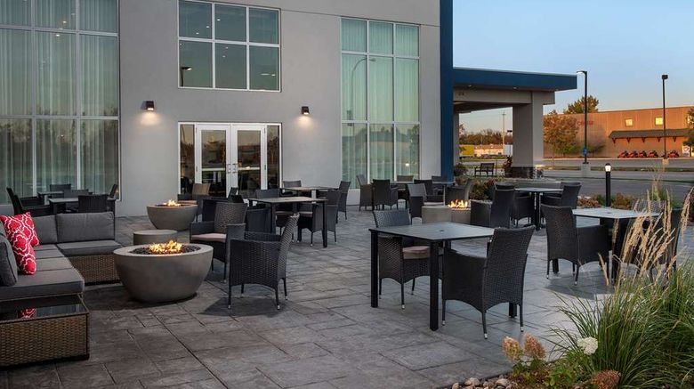 <b>Hampton Inn Warroad Exterior</b>. Images powered by <a href="https://iceportal.shijigroup.com/" title="IcePortal" target="_blank">IcePortal</a>.