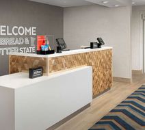 Hampton Inn Warroad Lobby