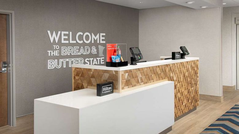 <b>Hampton Inn Warroad Lobby</b>. Images powered by <a href="https://iceportal.shijigroup.com/" title="IcePortal" target="_blank">IcePortal</a>.