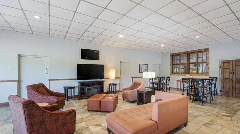<b>Econo Lodge Hurley Ironwood Lobby</b>. Images powered by <a href="https://iceportal.shijigroup.com/" title="IcePortal" target="_blank">IcePortal</a>.