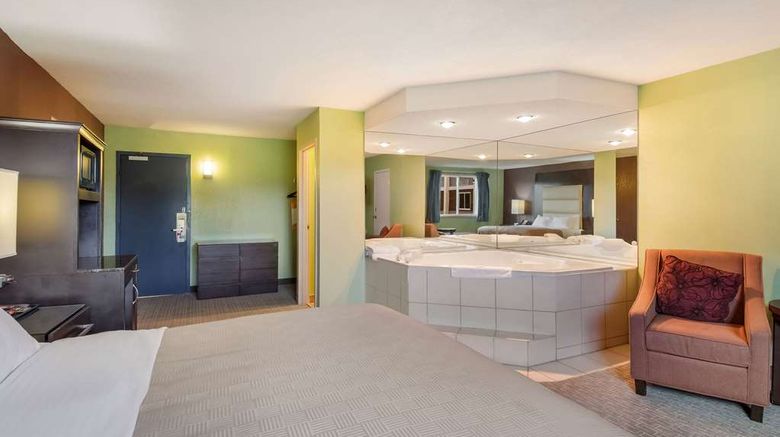<b>Econo Lodge Hurley Ironwood Suite</b>. Images powered by <a href="https://iceportal.shijigroup.com/" title="IcePortal" target="_blank">IcePortal</a>.