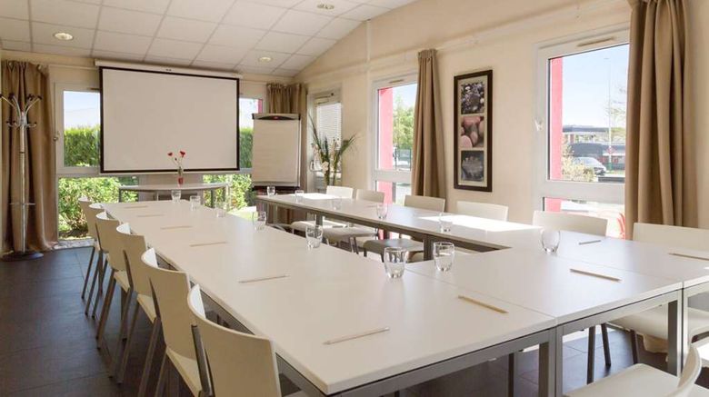 <b>Sure Hotel by BW Nantes Saint Herblain Meeting</b>. Images powered by <a href="https://iceportal.shijigroup.com/" title="IcePortal" target="_blank">IcePortal</a>.