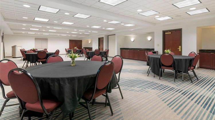 Comfort Inn & Suites Lake George Meeting