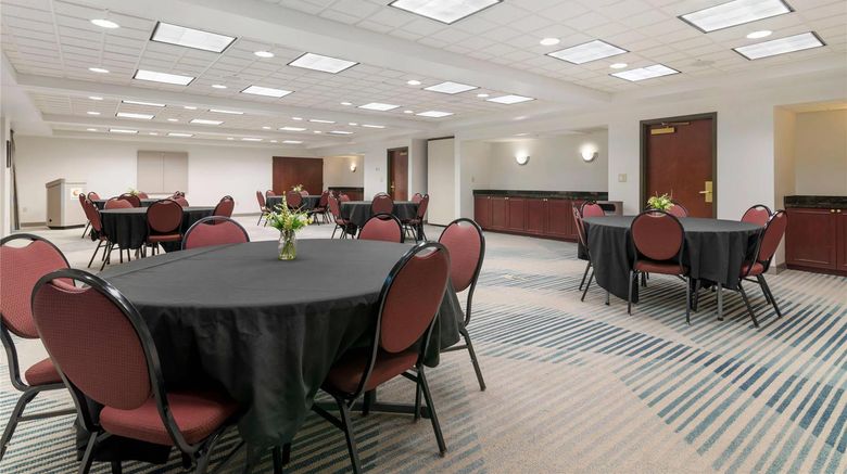 <b>Comfort Inn & Suites Lake George Meeting</b>. Images powered by <a href="https://iceportal.shijigroup.com/" title="IcePortal" target="_blank">IcePortal</a>.