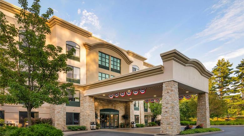 <b>Comfort Inn & Suites Lake George Exterior</b>. Images powered by <a href="https://iceportal.shijigroup.com/" title="IcePortal" target="_blank">IcePortal</a>.