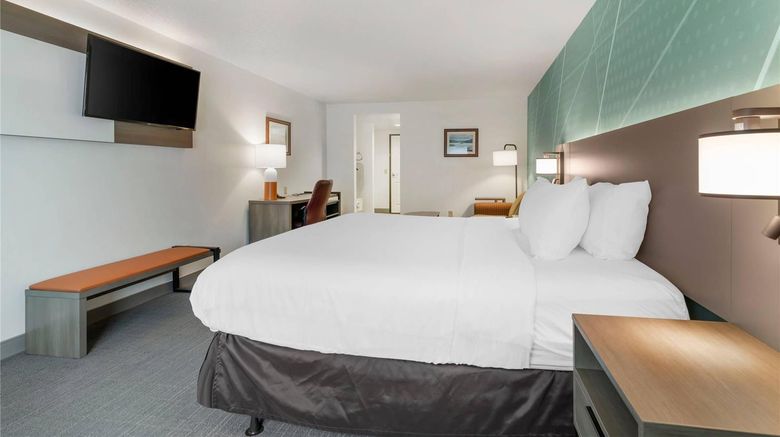 <b>Comfort Inn & Suites Lake George Room</b>. Images powered by <a href="https://iceportal.shijigroup.com/" title="IcePortal" target="_blank">IcePortal</a>.