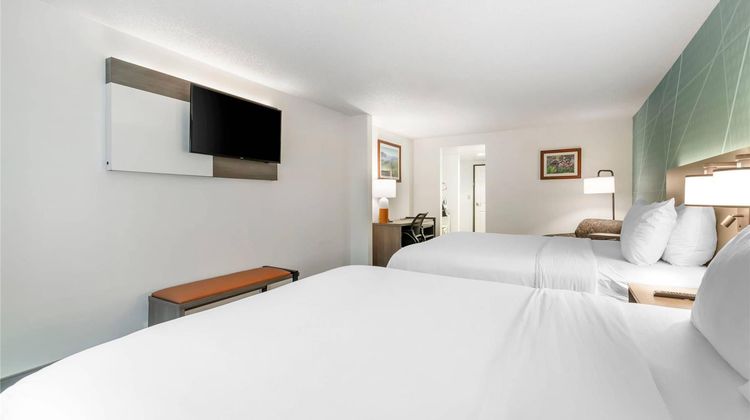 Comfort Inn & Suites Lake George Room