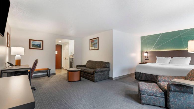 <b>Comfort Inn & Suites Lake George Suite</b>. Images powered by <a href="https://iceportal.shijigroup.com/" title="IcePortal" target="_blank">IcePortal</a>.