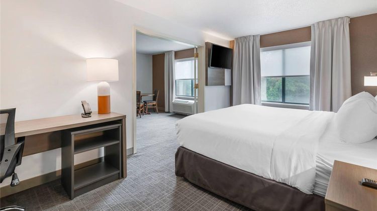 Comfort Inn & Suites Lake George Suite