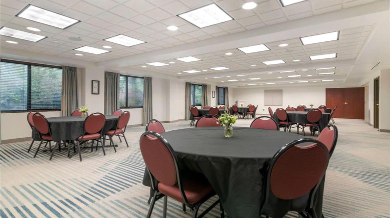 <b>Comfort Inn & Suites Lake George Meeting</b>. Images powered by <a href="https://iceportal.shijigroup.com/" title="IcePortal" target="_blank">IcePortal</a>.