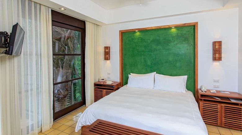 <b>Arenas del Mar Beach and Rainforest Room</b>. Images powered by <a href="https://iceportal.shijigroup.com/" title="IcePortal" target="_blank">IcePortal</a>.