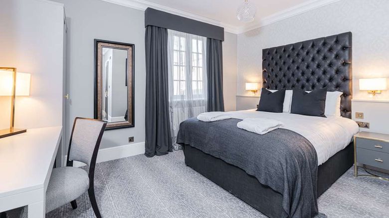 <b>Easthampstead Park Hotel Room</b>. Images powered by <a href="https://iceportal.shijigroup.com/" title="IcePortal" target="_blank">IcePortal</a>.