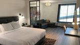 <b>La Quinta Inn & Suites by Wyndham Room</b>. Images powered by <a href="https://iceportal.shijigroup.com/" title="IcePortal" target="_blank">IcePortal</a>.