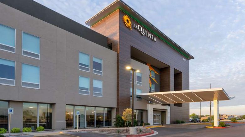 <b>La Quinta Inn & Suites by Wyndham Exterior</b>. Images powered by <a href="https://iceportal.shijigroup.com/" title="IcePortal" target="_blank">IcePortal</a>.