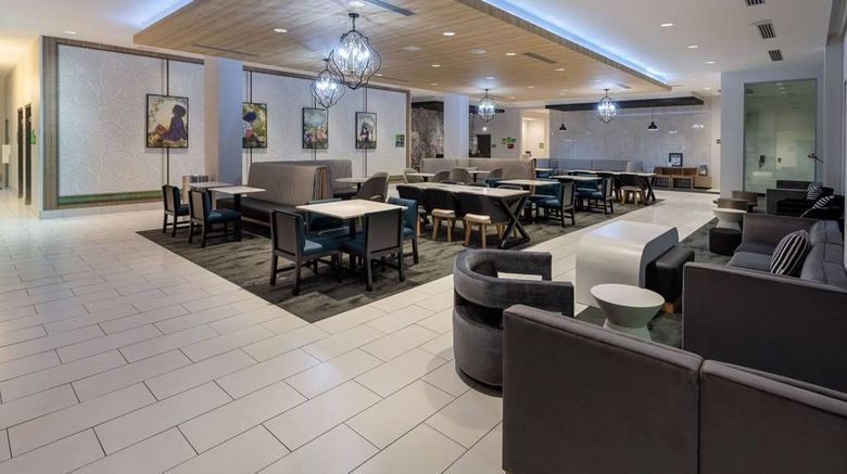 <b>La Quinta Inn & Suites by Wyndham Lobby</b>. Images powered by <a href="https://iceportal.shijigroup.com/" title="IcePortal" target="_blank">IcePortal</a>.
