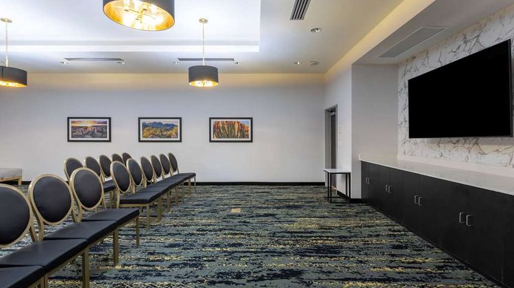 La Quinta Inn & Suites by Wyndham Meeting