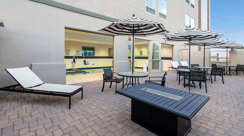 <b>La Quinta Inn & Suites by Wyndham Pool</b>. Images powered by <a href="https://iceportal.shijigroup.com/" title="IcePortal" target="_blank">IcePortal</a>.