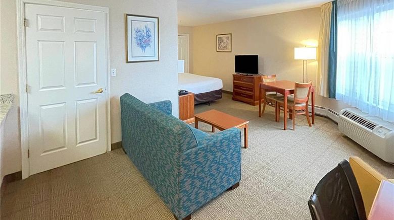<b>Smart Suites Burlington Suite</b>. Images powered by <a href="https://iceportal.shijigroup.com/" title="IcePortal" target="_blank">IcePortal</a>.