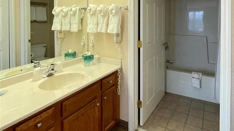 <b>Smart Suites Burlington Room</b>. Images powered by <a href="https://iceportal.shijigroup.com/" title="IcePortal" target="_blank">IcePortal</a>.