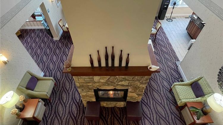 Smart Suites Burlington Lobby