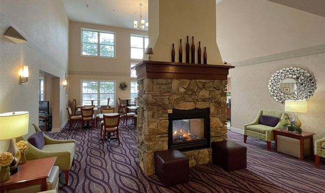 Smart Suites Burlington Lobby