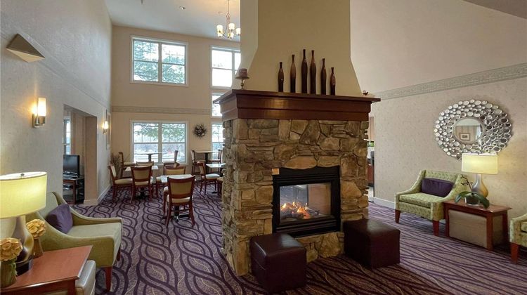 Smart Suites Burlington Lobby