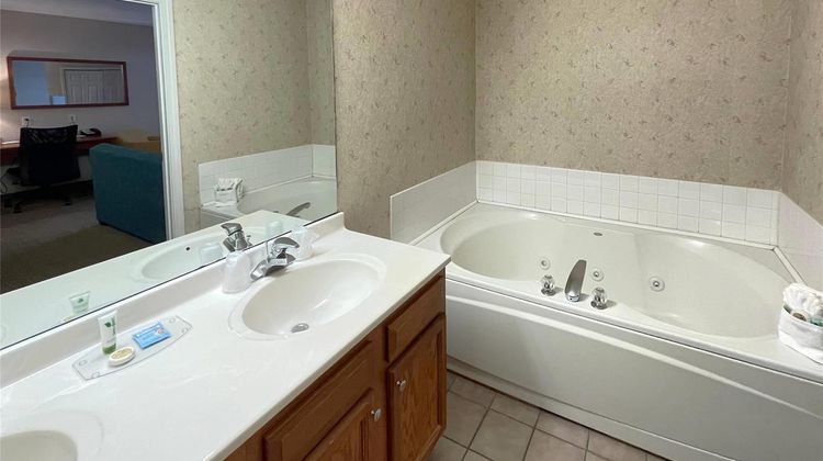 Smart Suites Burlington Suite