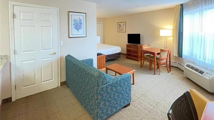 Smart Suites Burlington Suite