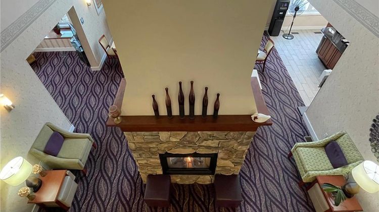 Smart Suites Burlington Lobby