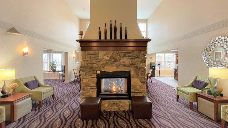 Smart Suites Burlington Lobby