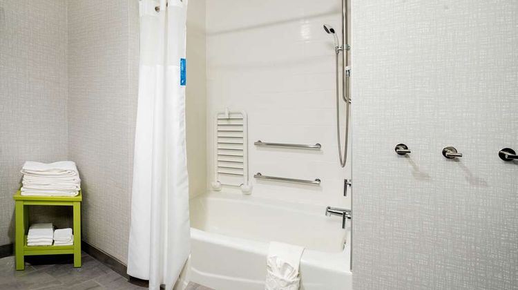 Hampton Inn Riverside March Air Reserve Room