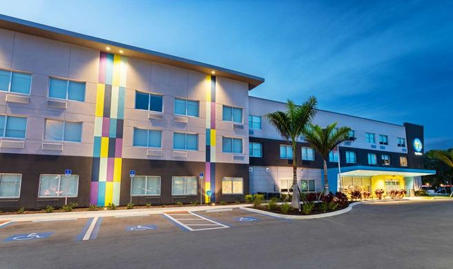 Tru by Hilton Bradenton I 75 Exterior