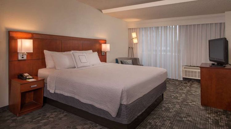 Sonesta Select Arlington Rosslyn Suite