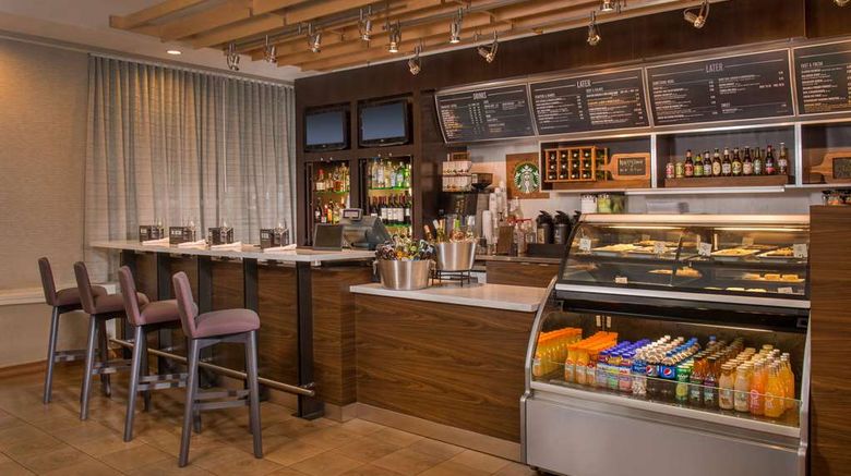 <b>Sonesta Select Arlington Rosslyn Restaurant</b>. Images powered by <a href="https://iceportal.shijigroup.com/" title="IcePortal" target="_blank">IcePortal</a>.