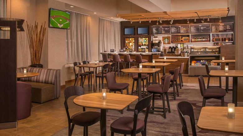 <b>Sonesta Select Arlington Rosslyn Restaurant</b>. Images powered by <a href="https://iceportal.shijigroup.com/" title="IcePortal" target="_blank">IcePortal</a>.