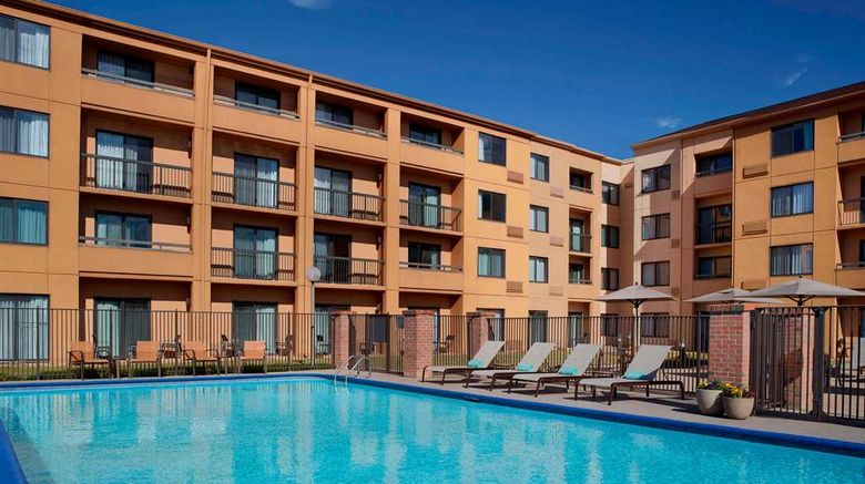 <b>Sonesta Select Atlanta Airport North Pool</b>. Images powered by <a href="https://iceportal.shijigroup.com/" title="IcePortal" target="_blank">IcePortal</a>.