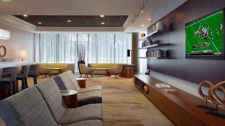Sonesta Select Cumberland Galeria Lobby