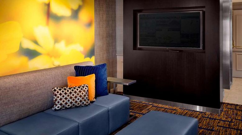 <b>Sonesta Select Boston Danvers Lobby</b>. Images powered by <a href="https://iceportal.shijigroup.com/" title="IcePortal" target="_blank">IcePortal</a>.