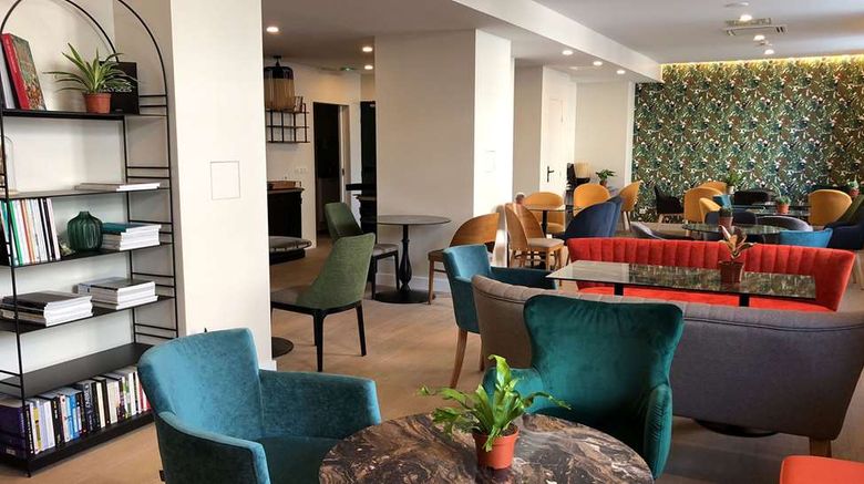 <b>Apolonoa Montmartre, Sure Hotel Coll BW Lobby</b>. Images powered by <a href="https://iceportal.shijigroup.com/" title="IcePortal" target="_blank">IcePortal</a>.