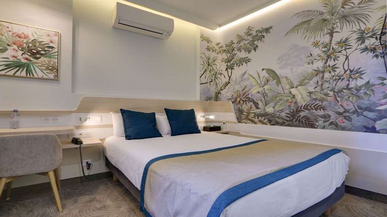 <b>Apolonoa Montmartre, Sure Hotel Coll BW Room</b>. Images powered by <a href="https://iceportal.shijigroup.com/" title="IcePortal" target="_blank">IcePortal</a>.
