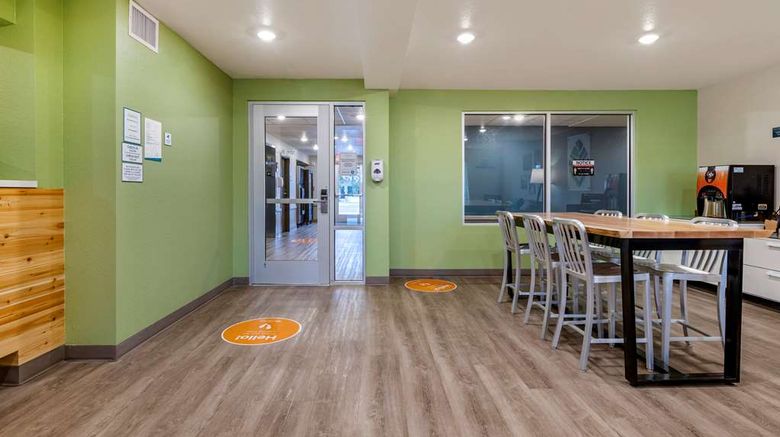 <b>WoodSpring Suites Brunswick Restaurant</b>. Images powered by <a href="https://iceportal.shijigroup.com/" title="IcePortal" target="_blank">IcePortal</a>.