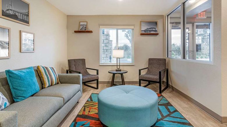 <b>WoodSpring Suites Brunswick Lobby</b>. Images powered by <a href="https://iceportal.shijigroup.com/" title="IcePortal" target="_blank">IcePortal</a>.