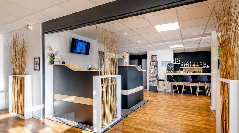 <b>Sure Hotel by Best Western Bordeaux Lac Lobby</b>. Images powered by <a href="https://iceportal.shijigroup.com/" title="IcePortal" target="_blank">IcePortal</a>.