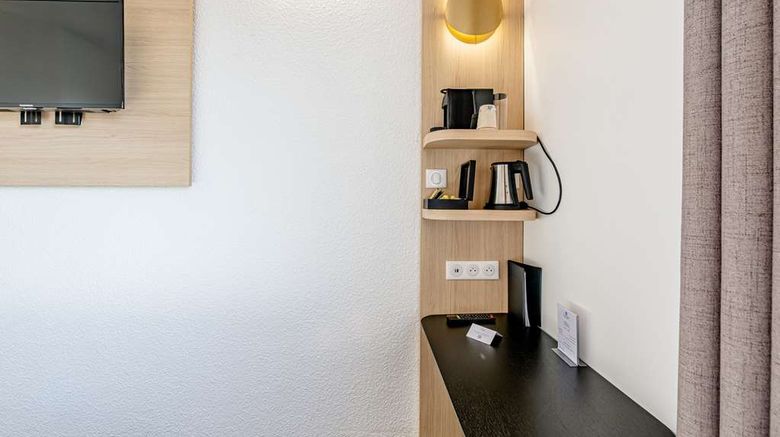 <b>Sure Hotel by Best Western Bordeaux Lac Room</b>. Images powered by <a href="https://iceportal.shijigroup.com/" title="IcePortal" target="_blank">IcePortal</a>.